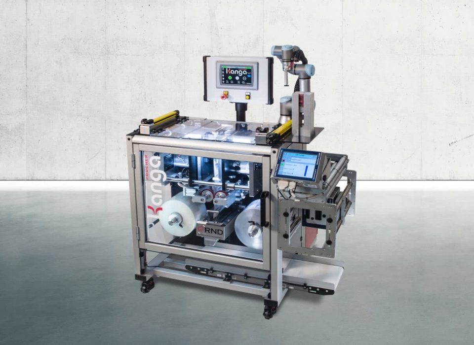 Kanga Poucher with Universal Robots